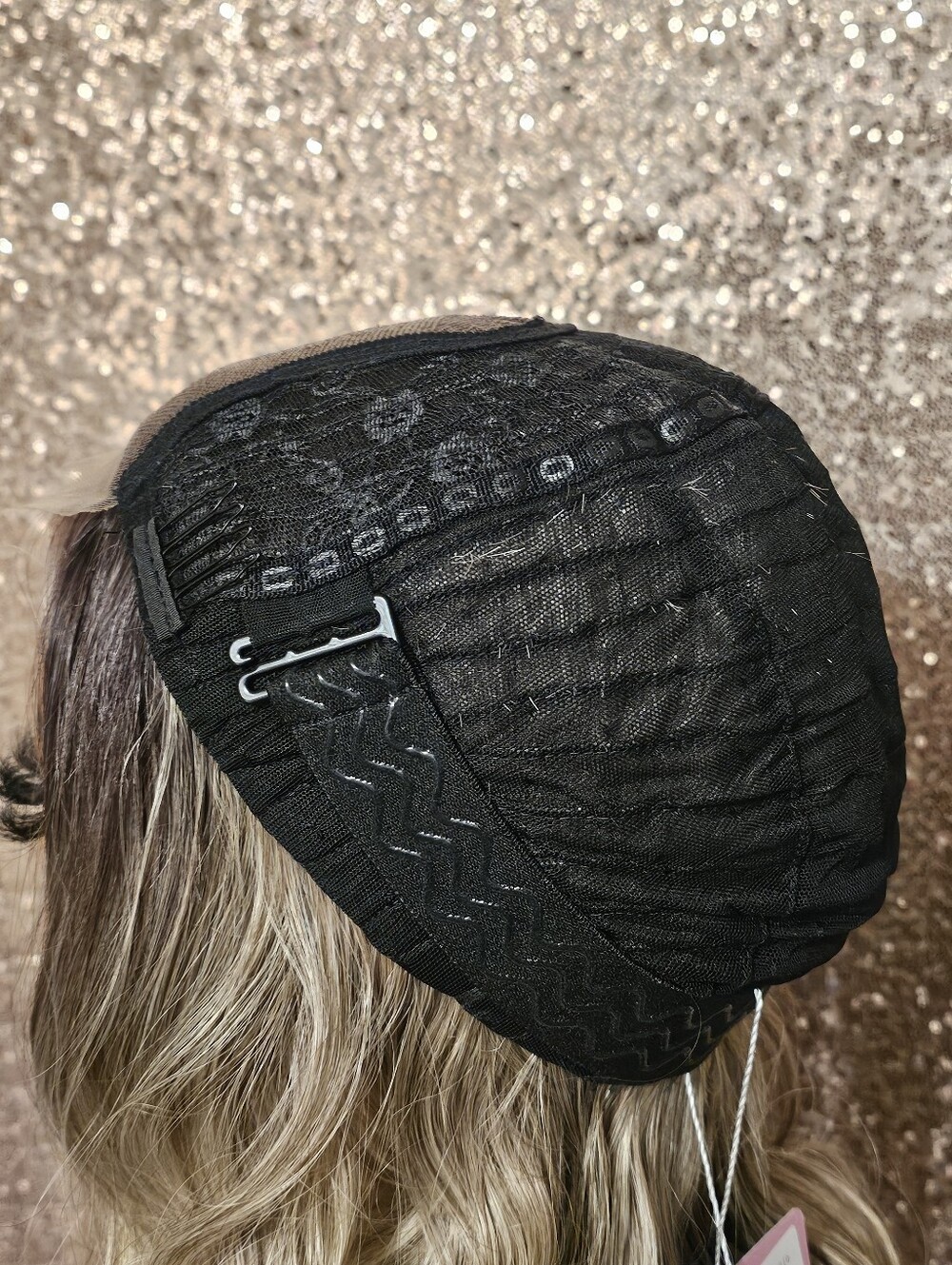Wig - Picture 5 of 5